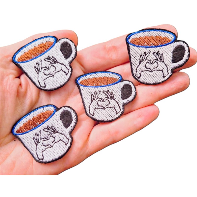 Tasse à café - coeur avec les mains